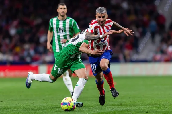 Giải thích back pass trong bóng đá
