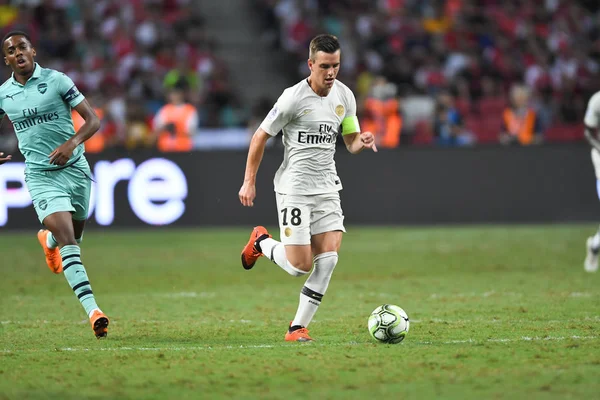 Giải thích back pass trong bóng đá